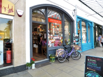 Retail units to let in Buxton